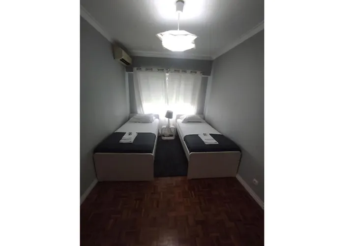 Large Contemporary With Three-bedroom 公寓 *