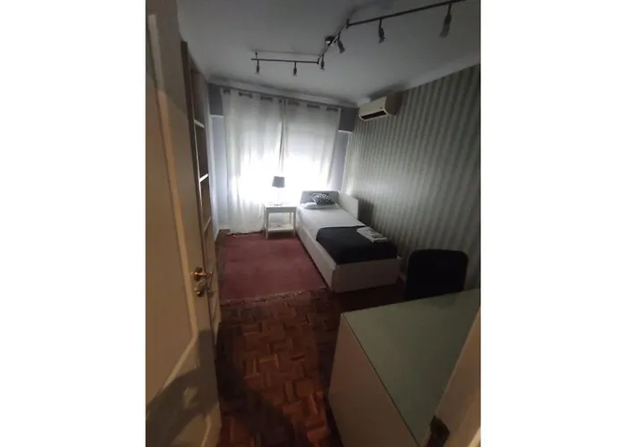 Large Contemporary With Three-bedroom 公寓 *