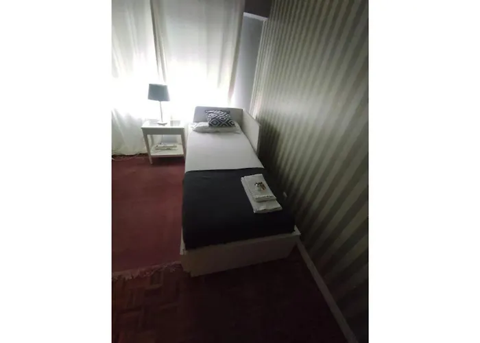 公寓 Large Contemporary With Three-bedroom