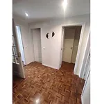 Apartment Large Contemporary With Three-bedroom *