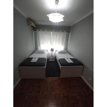 Large Contemporary With Three-bedroom Apartmán *