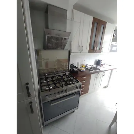 Large Contemporary With Three-bedroom Apartmán