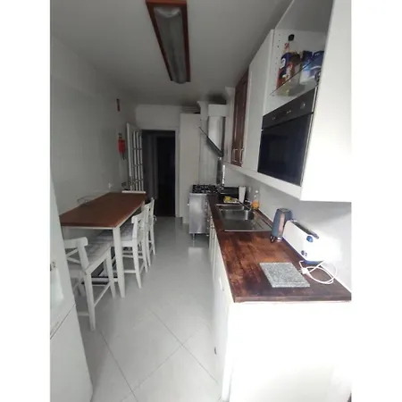 Large Contemporary With Three-bedroom