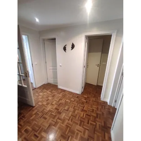 Διαμέρισμα Large Contemporary With Three-bedroom *