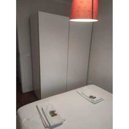 Large Contemporary With Three-bedroom Apartment Lissabon