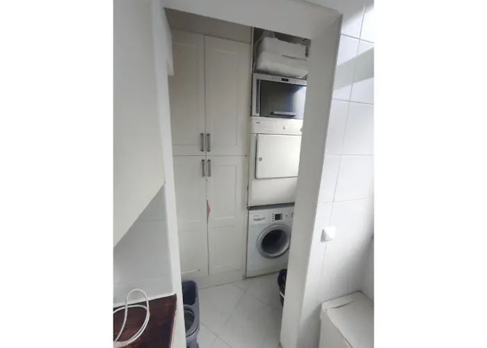 Large Contemporary With Three-bedroom * Lissabon