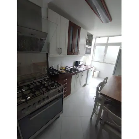 Large Contemporary With Three-bedroom Appartement *