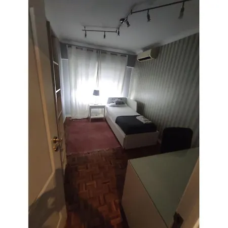 Large Contemporary With Three-bedroom Appartement *