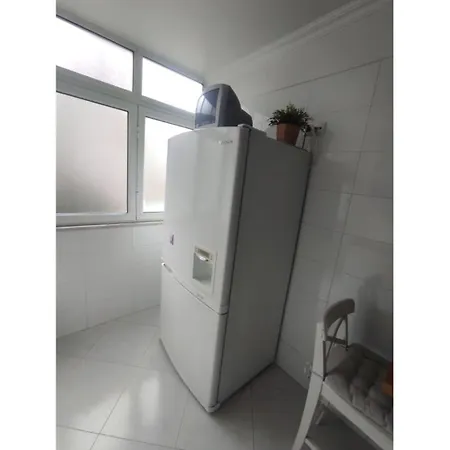 Large Contemporary With Three-bedroom 公寓 *