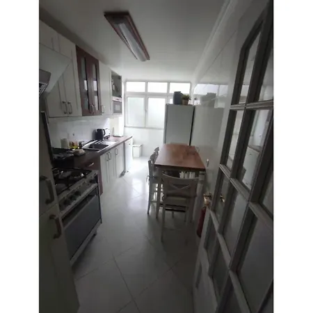 Daire Large Contemporary With Three-bedroom Lisboa